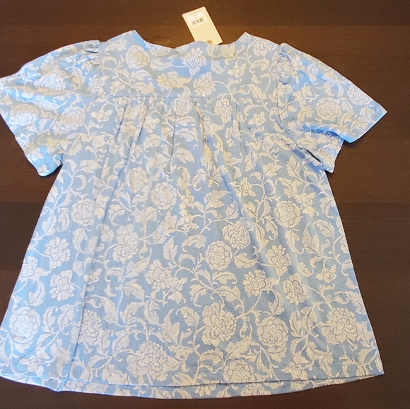 Lucky Brand smocked t-shirt. Small. - Picture 2 of 10